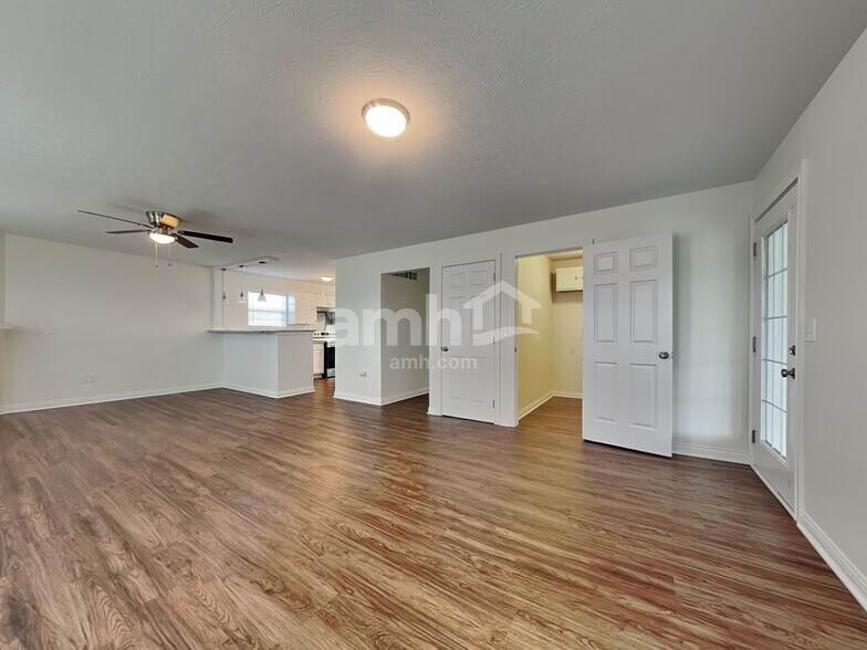 Building Photo - 10425 Sharpsburg Dr