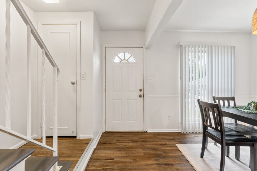 Building Photo - 106 Tarryton Ct E