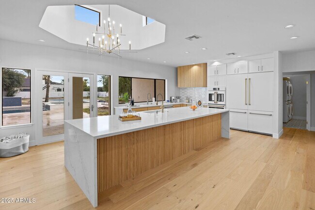 Building Photo - 10111 E Cholla St