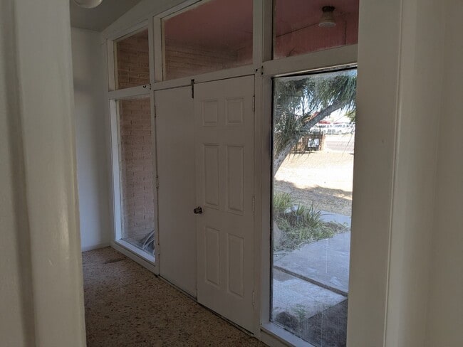 Building Photo - 1439 N Alamo Rd