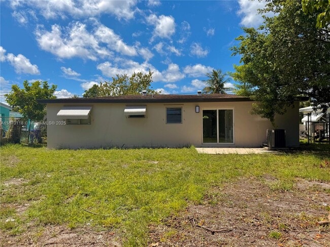 Building Photo - 6725 SW 27th Ct