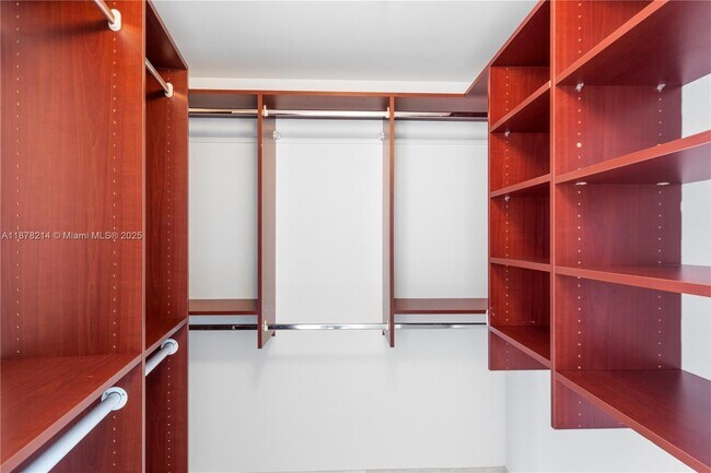 Building Photo - 808 Brickell Key Dr