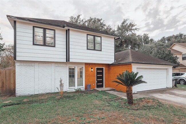 Building Photo - 10411 Rippling Fields Dr