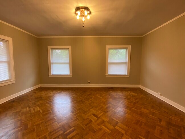 Building Photo - 309 W Whitney Ave