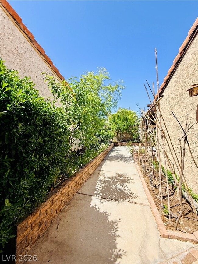 Building Photo - 2212 Plaza Del Prado