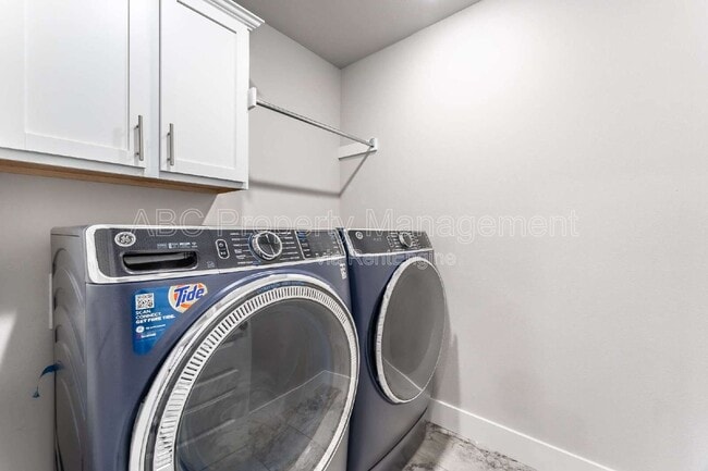 Building Photo - 5217 S 65th Pl
