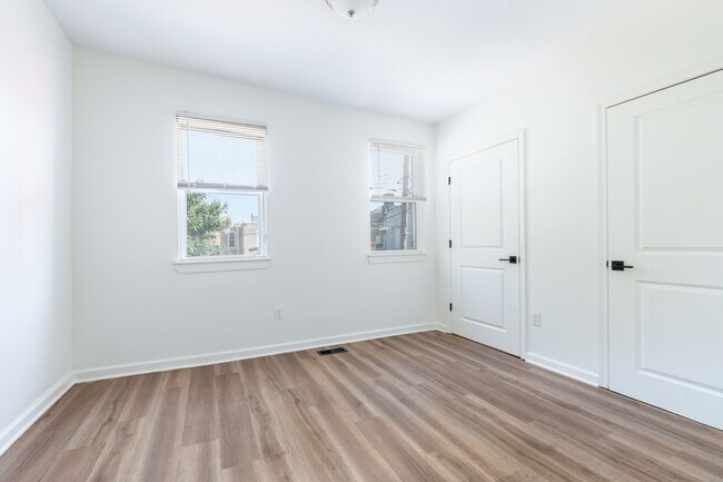 Building Photo - 2112 Sigel St