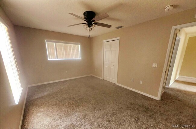 Building Photo - 835 E Rembrandt Way