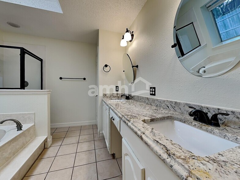 Building Photo - 7124 Holden Dr