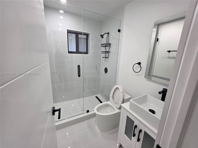 Building Photo - 233 E 7th St