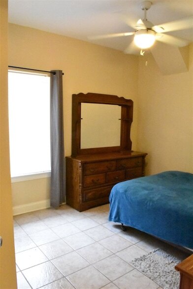 Building Photo - 411 E 7th Ave