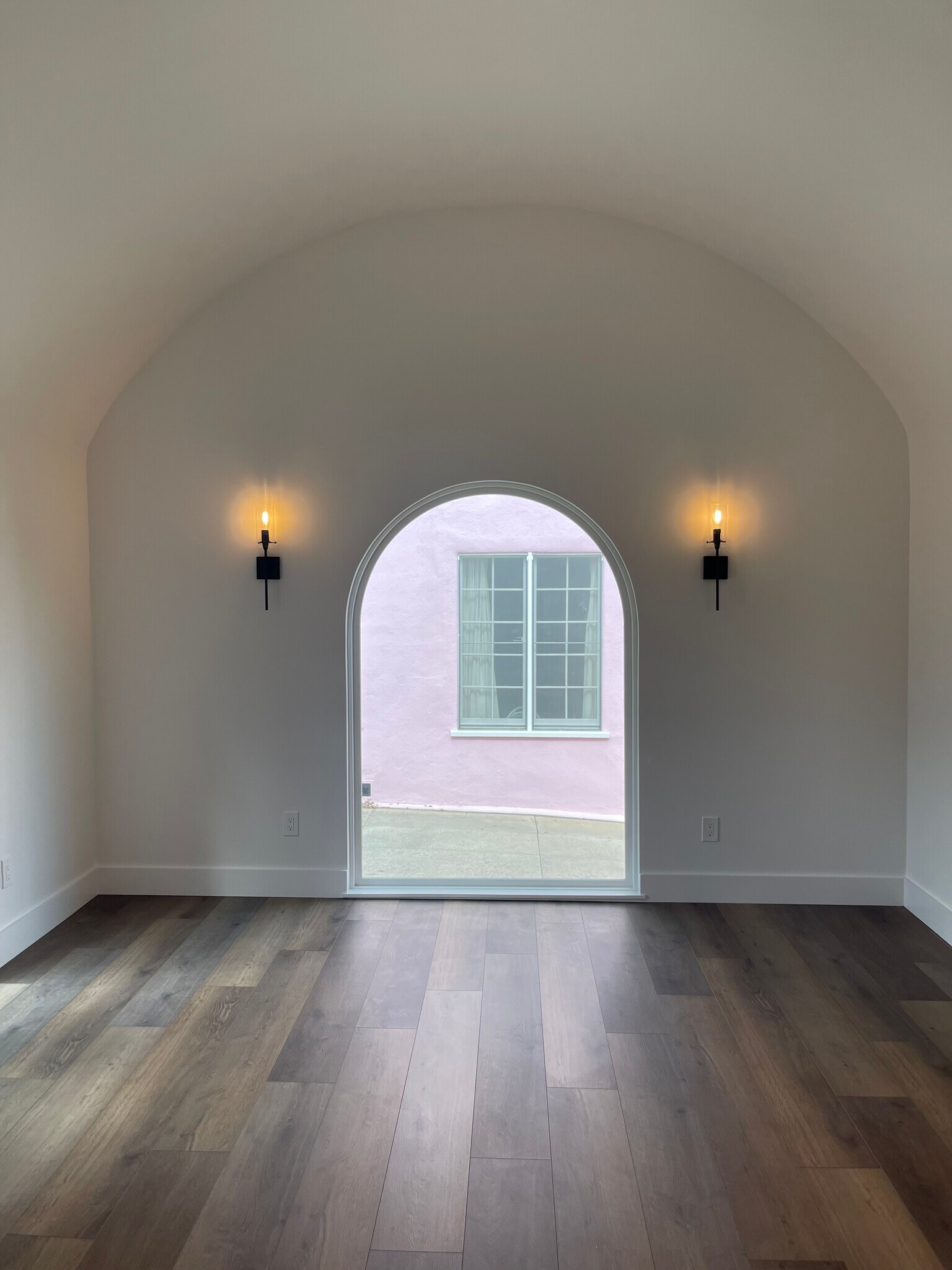 Building Photo - 1536 N Commonwealth Ave