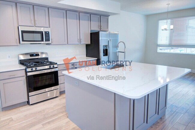 Building Photo - 388 S 980 W