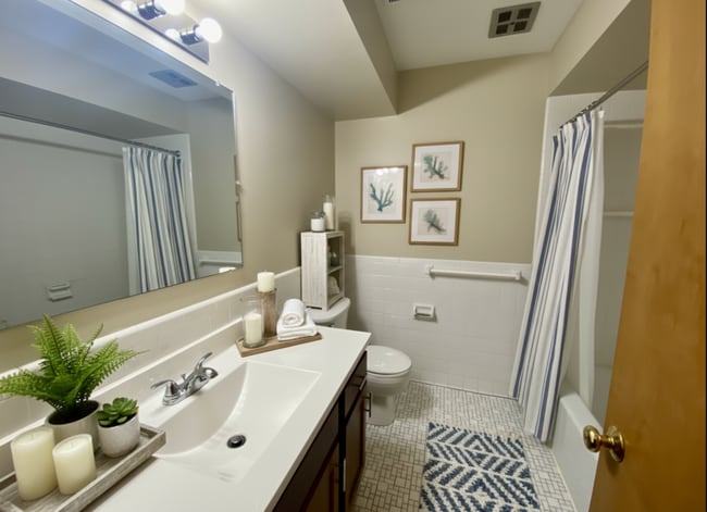 Building Photo - Cozy 2 Bedroom, 1 Bath Apartment with Balcony - Welcome Home!