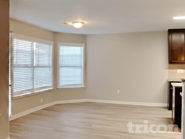 Building Photo - 45 Red Coat Dr