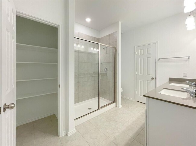 Building Photo - 6825 Ellsworth Walk