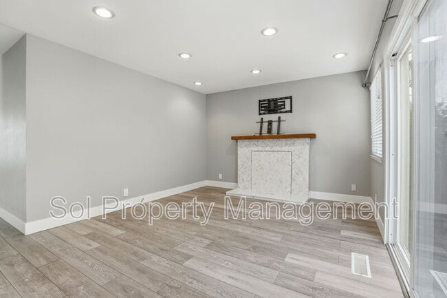 Building Photo - 15120 Venetian Way