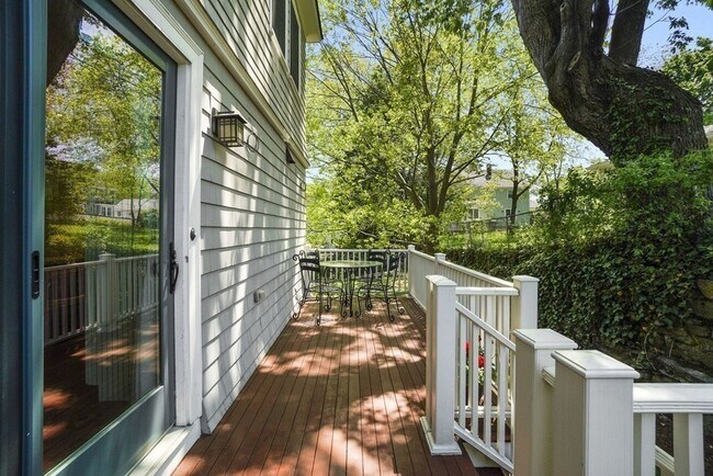 Building Photo - 28 Pennsylvania Ave