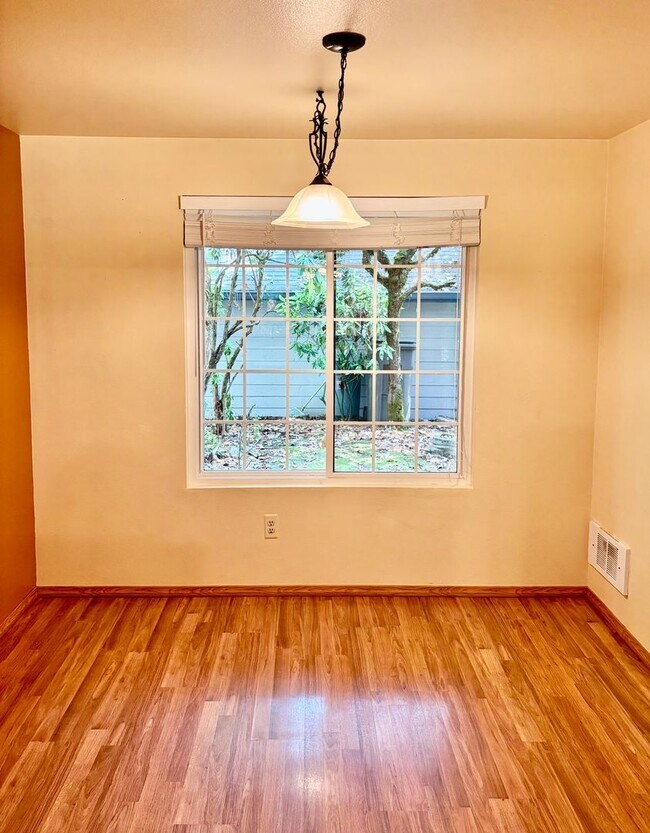 Building Photo - 3 Bed / 2.5 Bath Redmond single family hom...