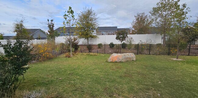 Building Photo - 12631 ES Draper Dr