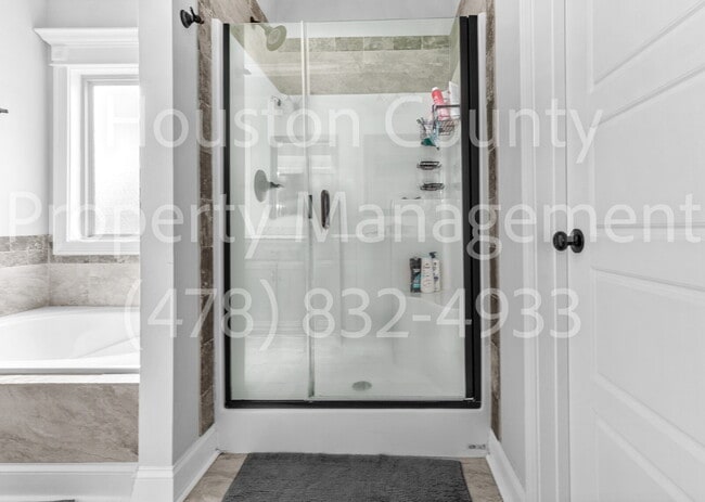 Building Photo - "Charming 3-Bedroom Home with 2 Full Baths...