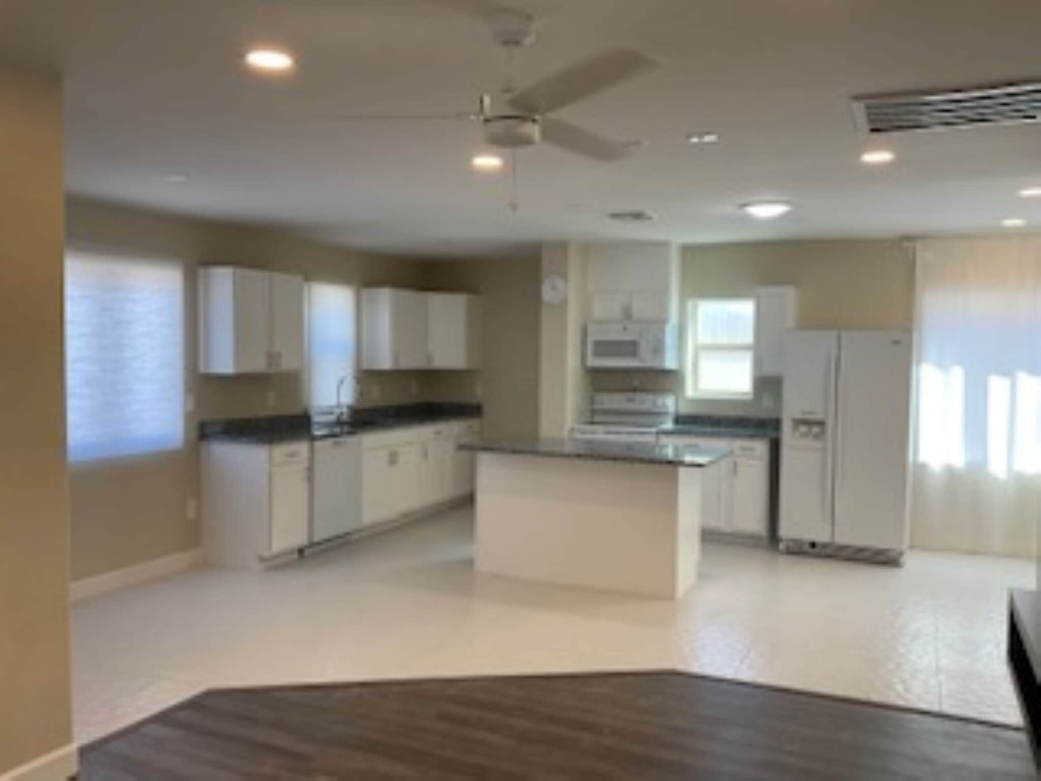 Kitchen - 1214 E Elm St