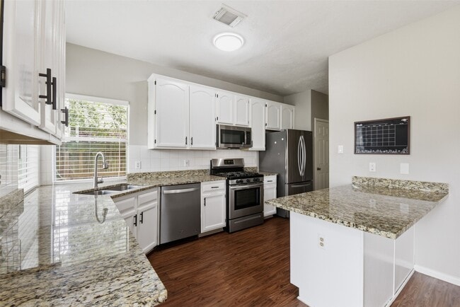 Building Photo - 3327 Shady Glen Ln