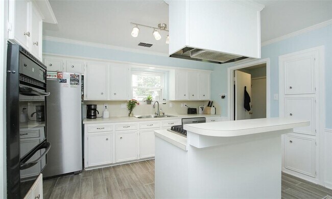 Building Photo - 6914 Chancellor Dr