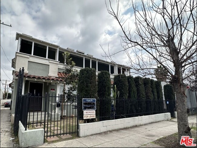 Primary Photo - 1162 N St Andrews Pl