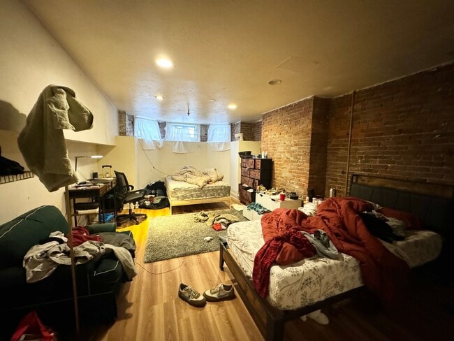 Building Photo - 85 Gainsborough St