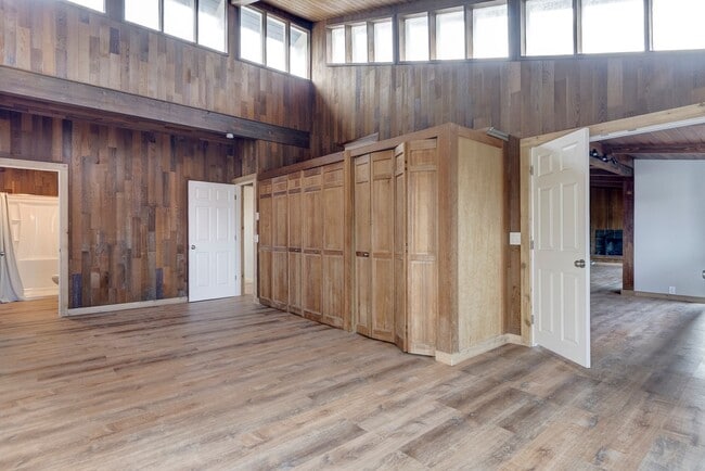 Building Photo - 4 bedroom/2 bath house in Deception Park View