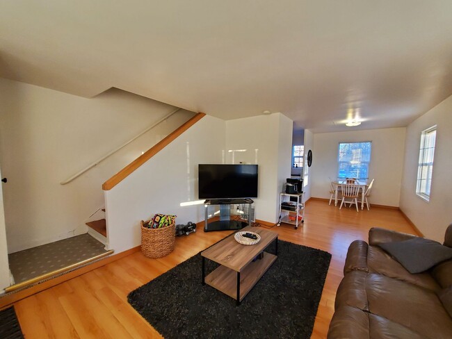Interior Photo - Campus Townhomes