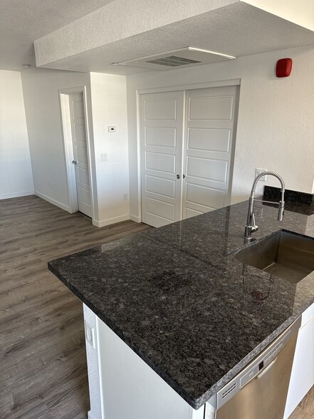 Building Photo - Playton Place