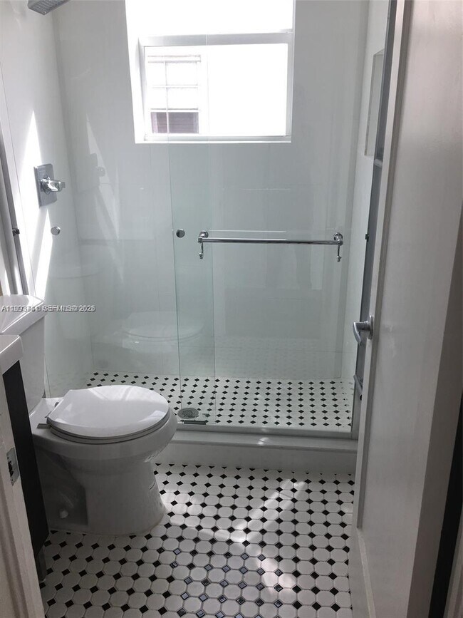 Building Photo - 1618 Michigan Ave