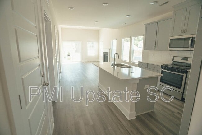 Building Photo - 35 Galley Ln