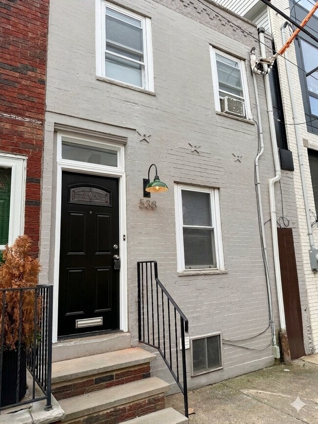 Building Photo - 538 Gerritt St