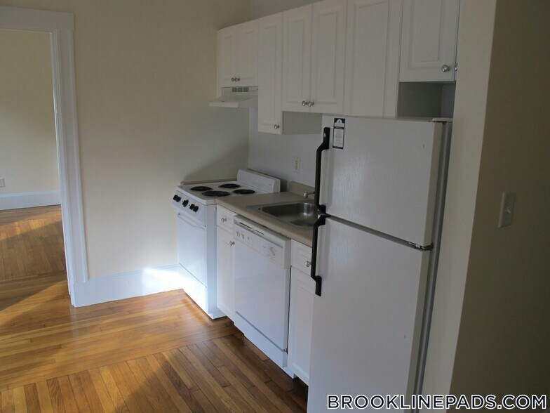 Building Photo - 19 Fairbanks St