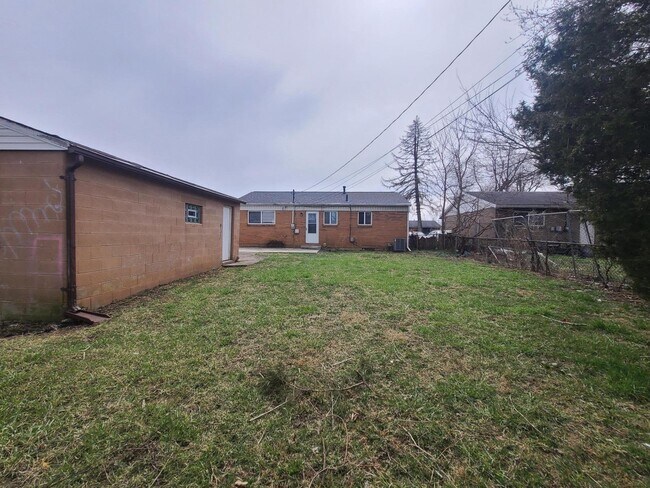 Building Photo - 1868 Argyle Dr