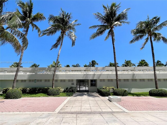 Building Photo - 2899 Collins Ave