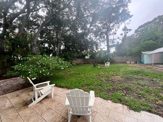 Building Photo - DUNEDIN FL LIVING 3/1 HOME