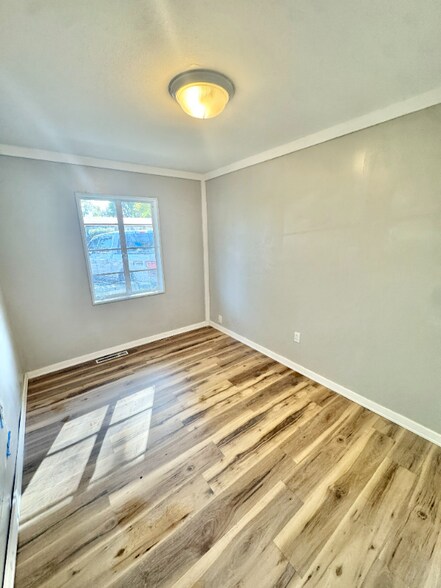 Building Photo - 320 May Dr