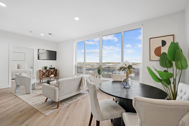 Building Photo - 17 Ave E