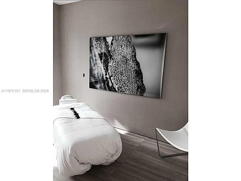 Building Photo - 460 NE 28th St