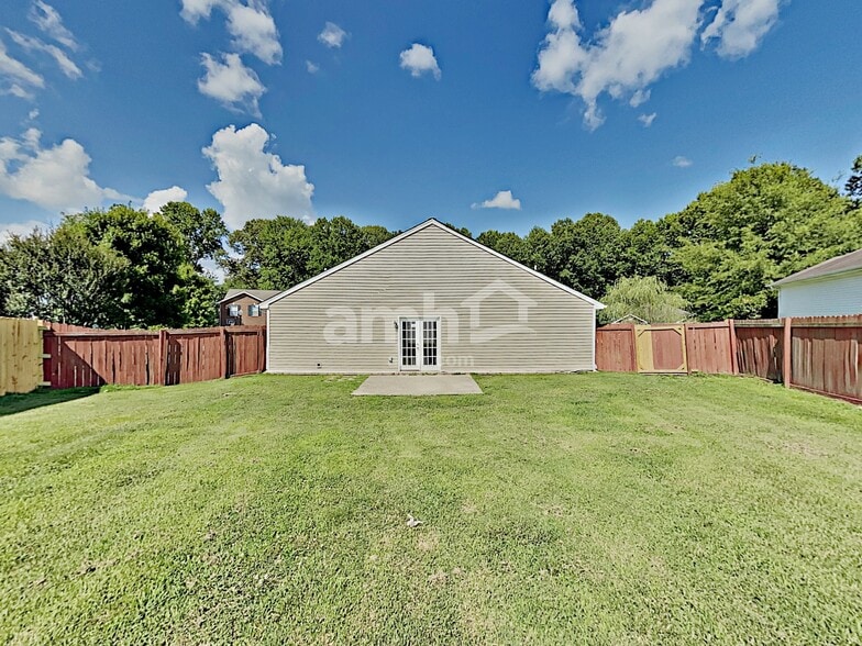 Building Photo - 141 Sundance Way