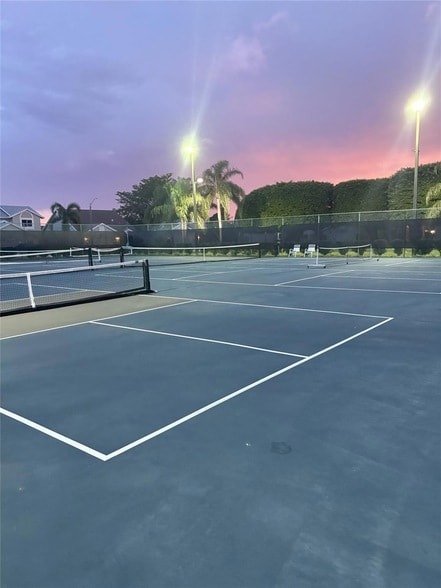 Building Photo - 13770 Oneida Dr