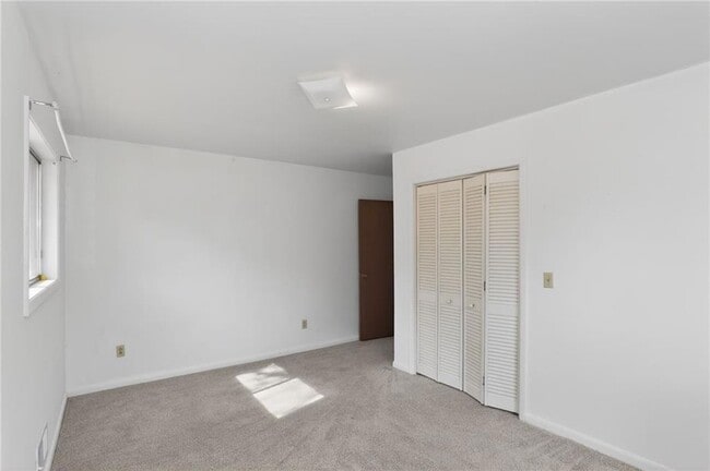 Building Photo - 4897 Lou Ivy Rd