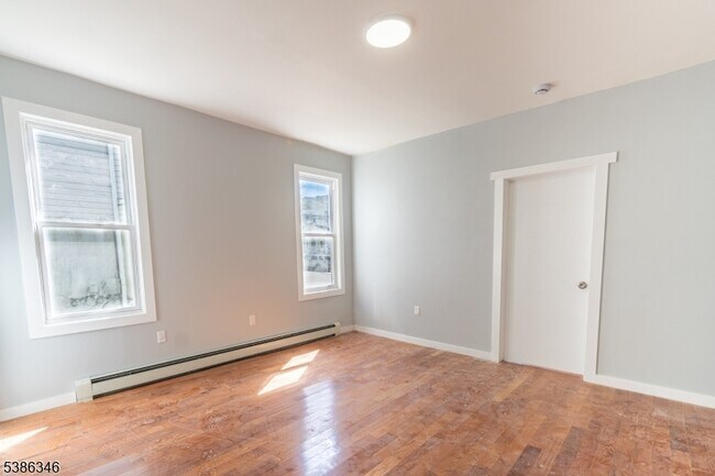 Building Photo - 43 Tillinghast St