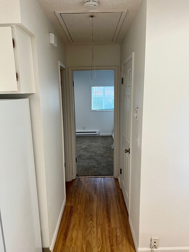 Building Photo - Townhouse in Tigard $1575 + utilities