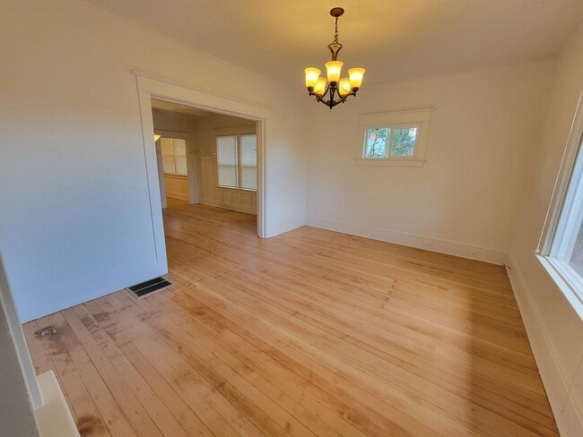 Building Photo - Don’t Miss This! Spacious 2 Bed, 2 Bath in North Portland