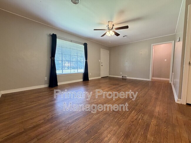 Building Photo - 1722 Mattern Dr
